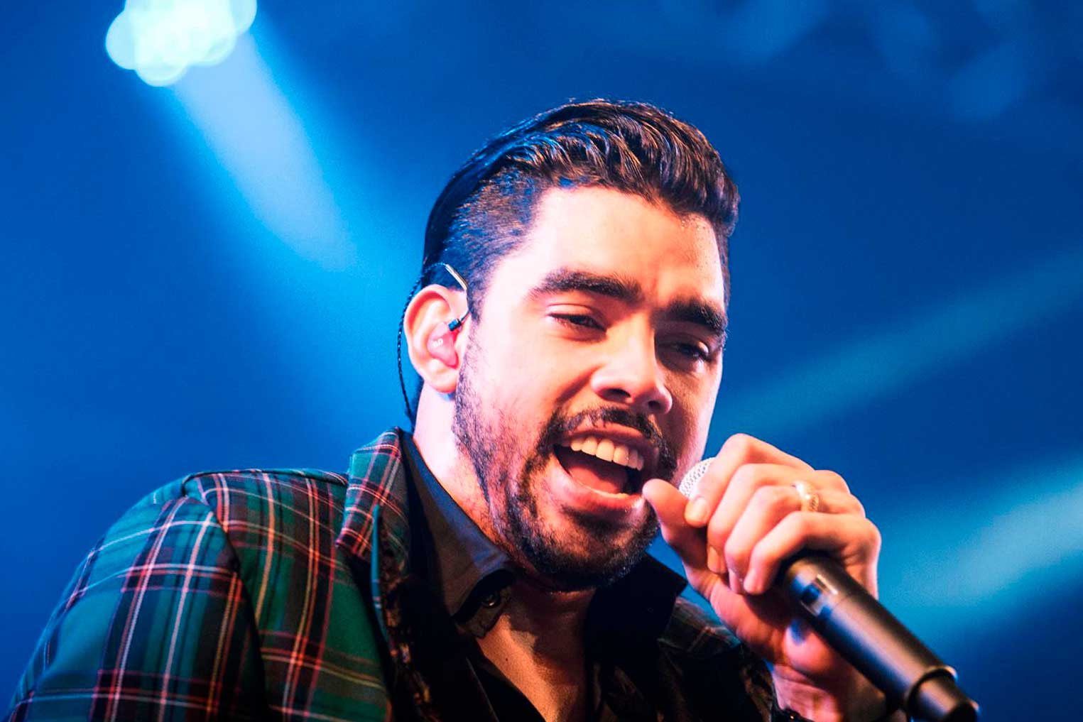 Cantor Gabriel Diniz marca presença no carnaval de Salvador