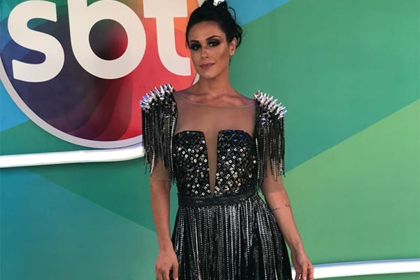 nadja haddad nos estudios do sbt folia