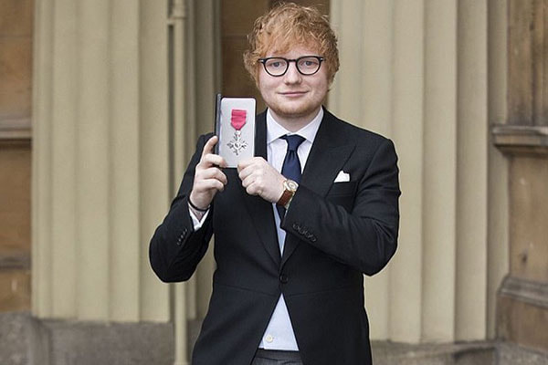 Ed Sheeran posa pra foto