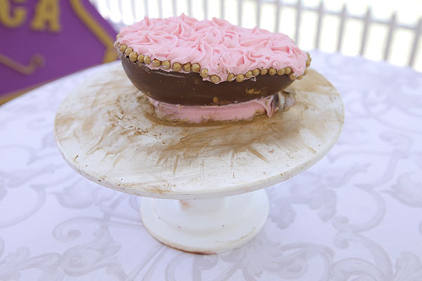  Ovo de Páscoa com recheio de bolo da Duda