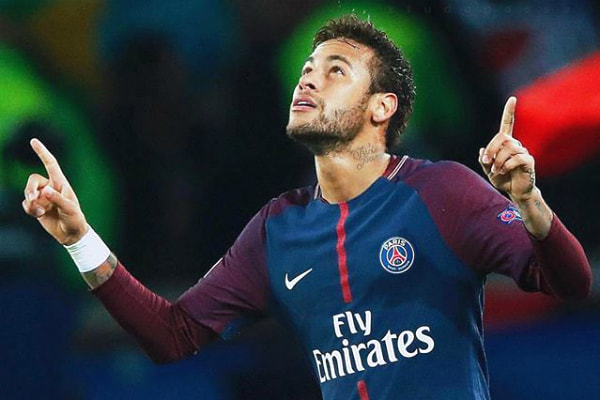 Neymar comemora lance pelo PSG, da França