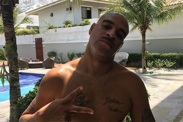 O jogador de futebol Adriano