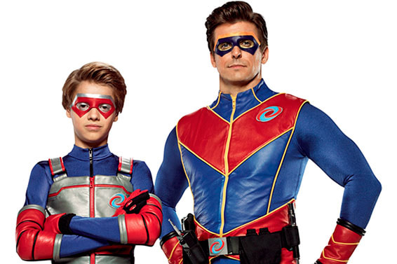 os personagens Henry Danger e Captain Man