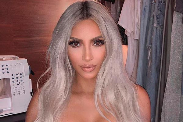 Kim Kardashian aparece maquiada em foto 