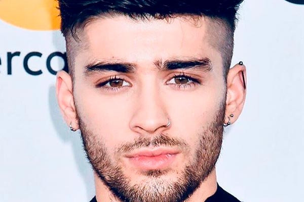 Zayn Malik aparece moreno em foto 