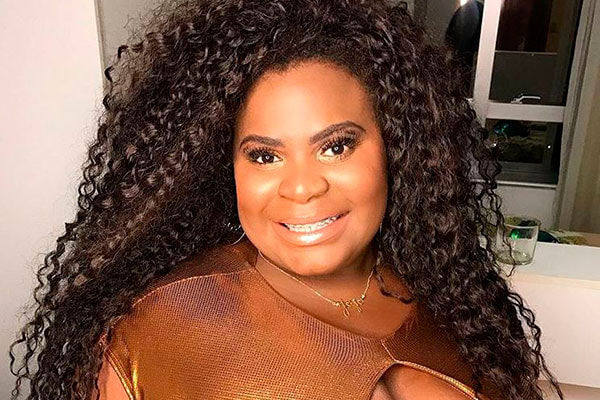 Jojo Todynho posa maquiada para foto 