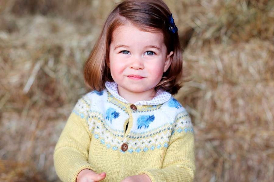 a família: príncipe George, princesa Charlotte, Kate Middleton e príncipe William