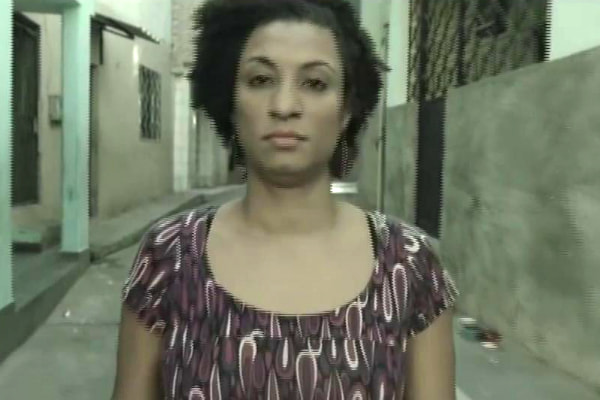 Marielle Franco caminho em favela do Rio