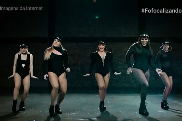 Grupo Rouge no clipe da música bailando