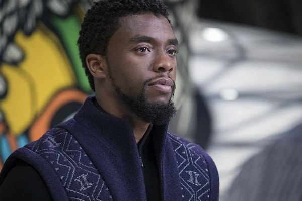 O personagem principal de Pantera Negra, interpretado por Chadwick Boseman