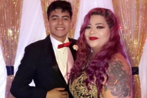 Jovem leva a mãe para o próprio baile de formatura