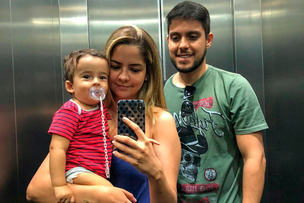 o casal de cantores Maria Cecilia e Rodolfo e o filho, Pedro 