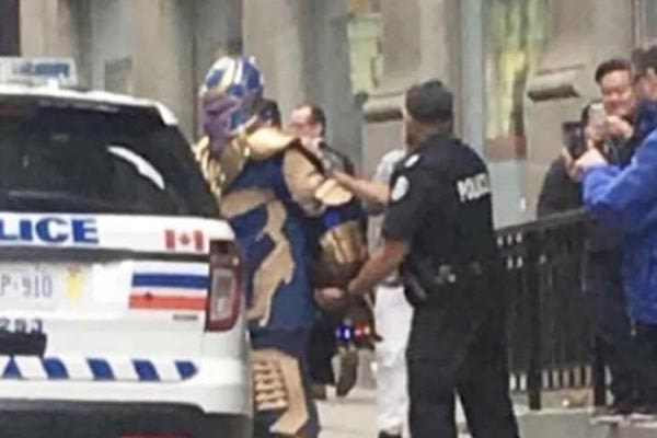 thanos sendo preso