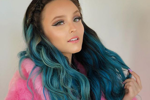 larissa manoela de cabelo azul