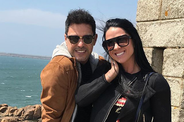 graciele lacerda ao lado de zezé