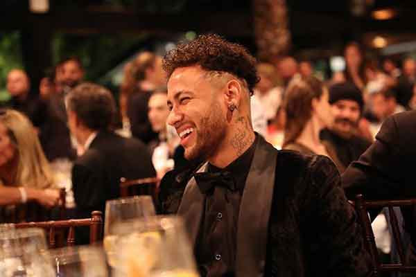 neymar sorrindo