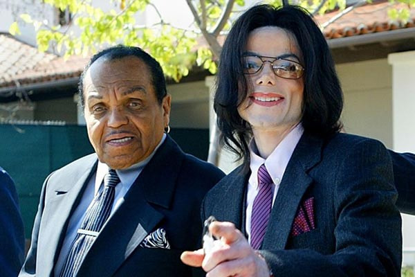 michael jackson ao lado do pai, joe