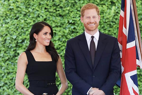 meghan ao lado do marido harry