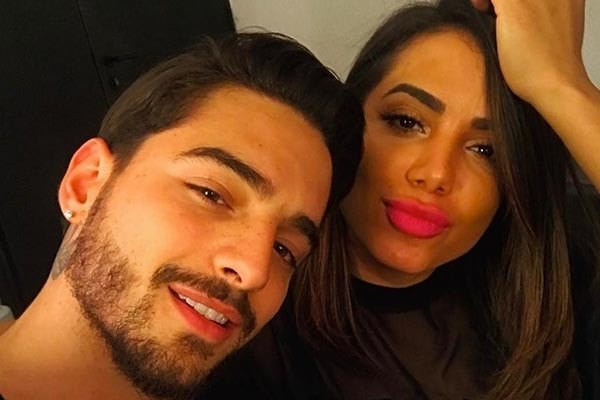 Anitta posa ao lado de Maluma