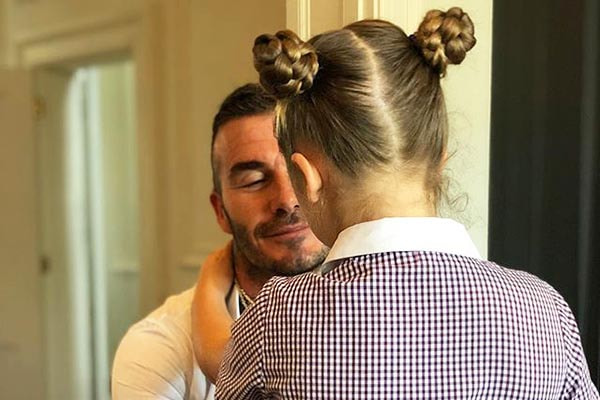 David Beckham abraça a filha, Harper