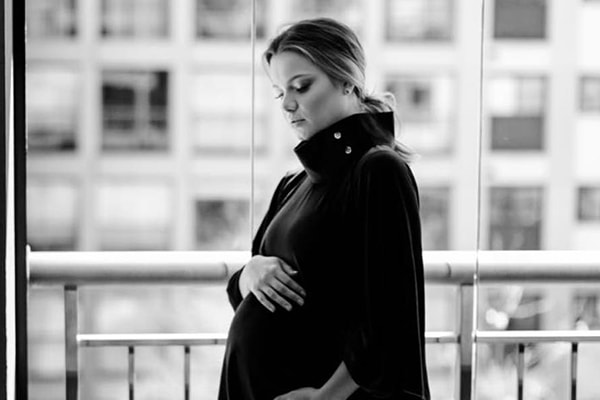 A atriz Milena Toscano, que interpreta a Tia Luiza da novela As Aventuras de Poliana