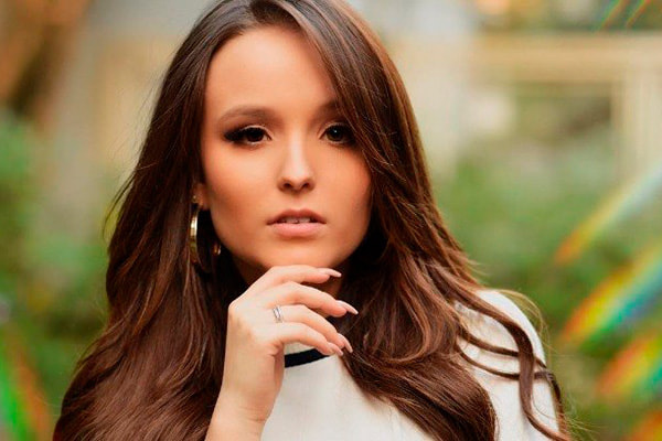 Larissa Manoela é a estrela teen do SBT