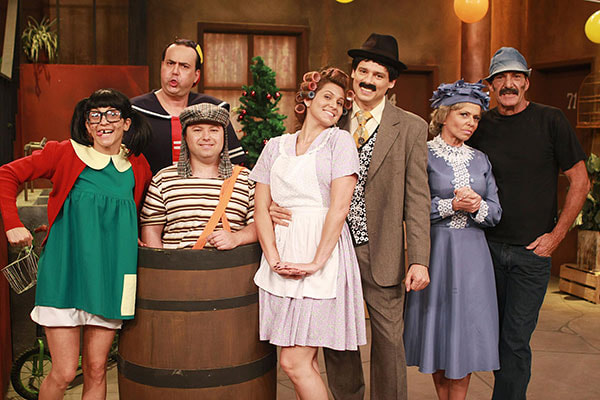 Turma do Chaves com o elenco do SBT