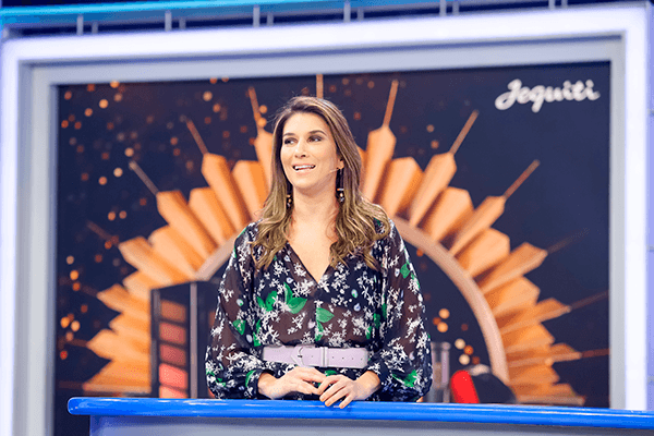 rebeca abravanel no estúdio do roda a roda