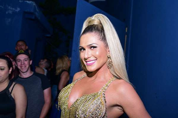 Lívia Andrade é a apresentadora do Fofocalizando