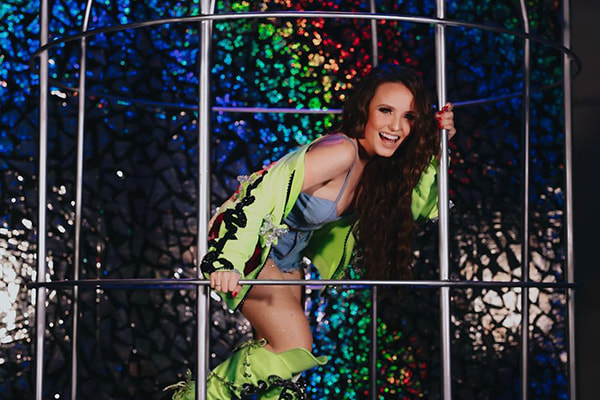 Larissa Manoela na festa de 18 anos