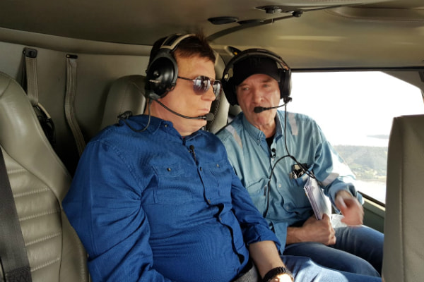 Roberto Cabrini e Eike Batista em helicóptero