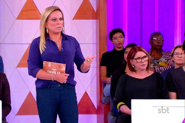 christina rocha, apresentadora do casos de familia