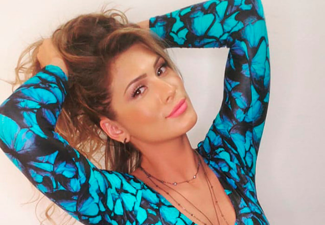Lívia Andrade é uma beldade e apresenta o Fofocalizando