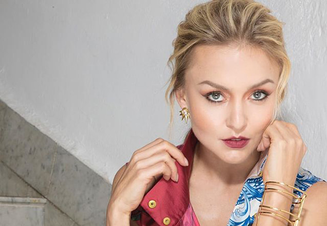 Angelique Boyer é a protagonista de Teresa e esposa do ator Sebastian Rulli