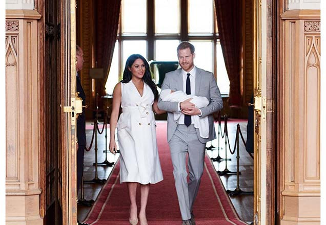 O casal Meghan e Harry com seu primeiro herdeiro, Archie