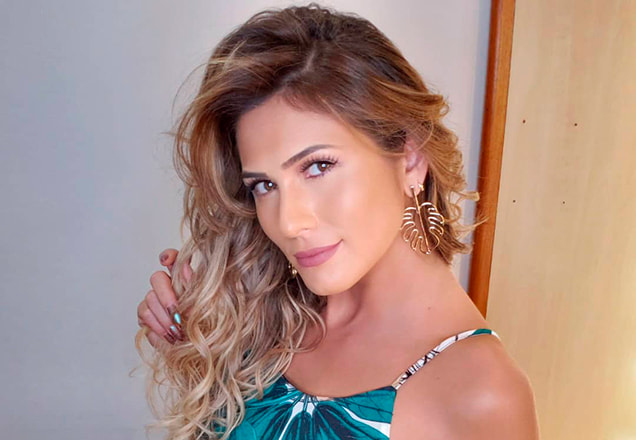 Lívia Andrade é uma beldade e apresenta o Fofocalizando