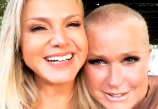 Xuxa e Eliana posam juntas durante gravação