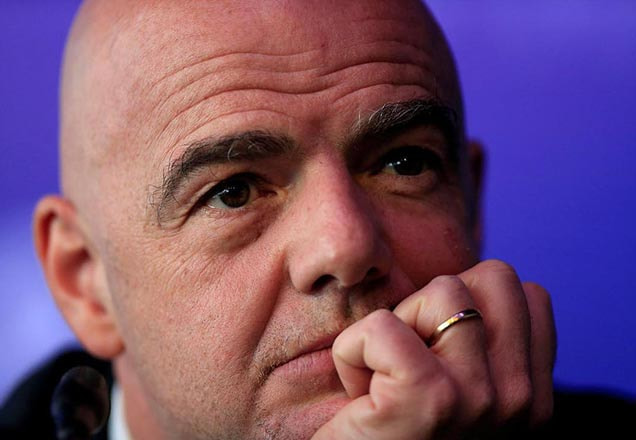 Gianni Infantino, presidente da Fifa, pensativo