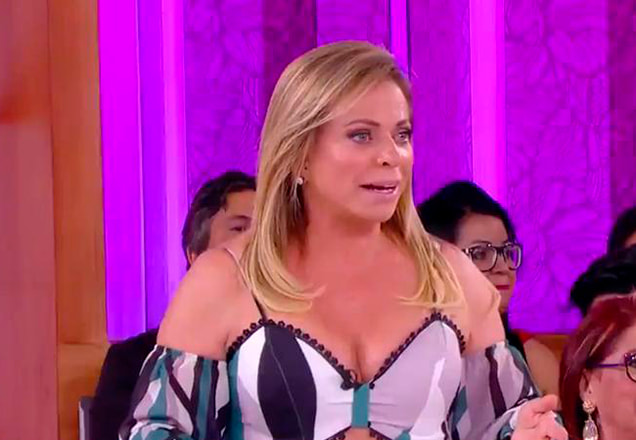 Christina Rocha em lookinho divino