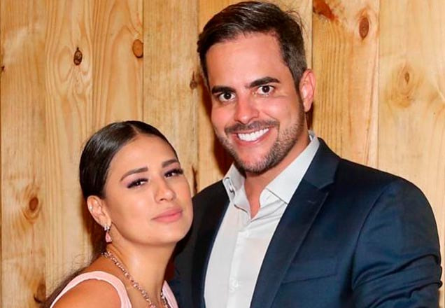 Kaká Diniz e a esposa Simone, juntos, sorrindo