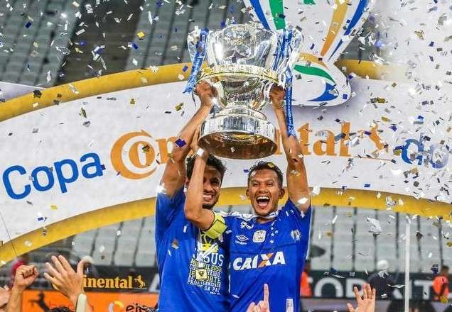 Cruzeiro, atual bicampeão, ergue a taça da Copa do Brasil