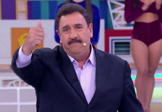 Ratinho dá bronca na CBF
