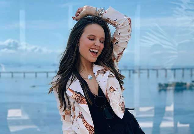 Larissa Manoela é uma das estrelas mais pop do momento