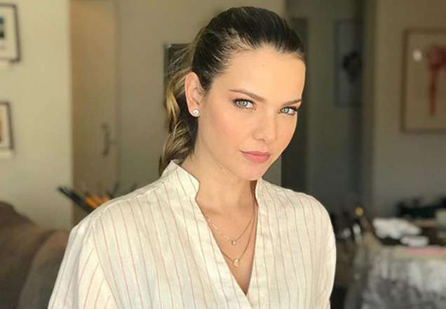 Milena Toscano é atriz do SBT