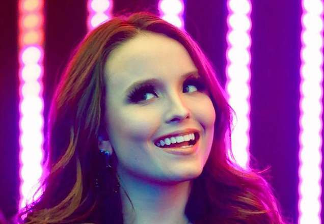 Larissa Manoela é uma das estrelas mais pop do momento