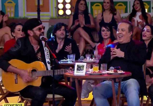Nando Cordel, José Augusto e Ratinho no palco