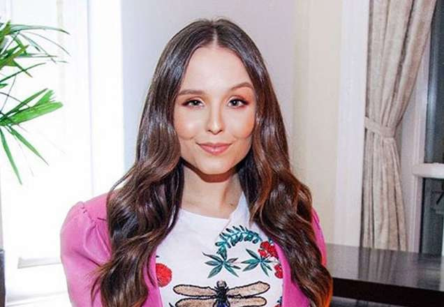 Larissa Manoela é uma das estrelas mais pop do momento