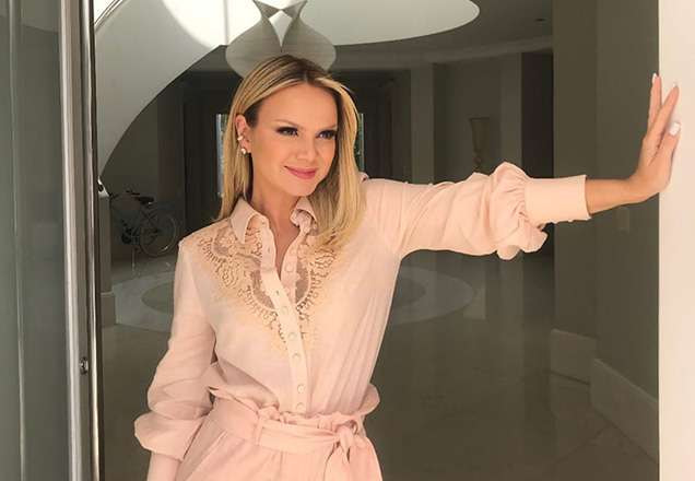 Eliana posta foto fofíssima da Manu com o vovô de 88 anos