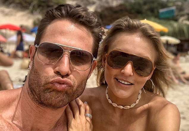 Sebastian Rulli e Angelique Boyer juntos na praia