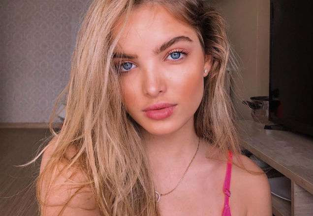 Giovanna Chaves posta foto de decote